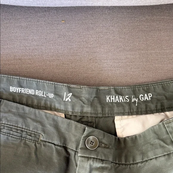 GAP boyfriend roll-up army green Women's Shorts size 12 - Picture 3 of 4